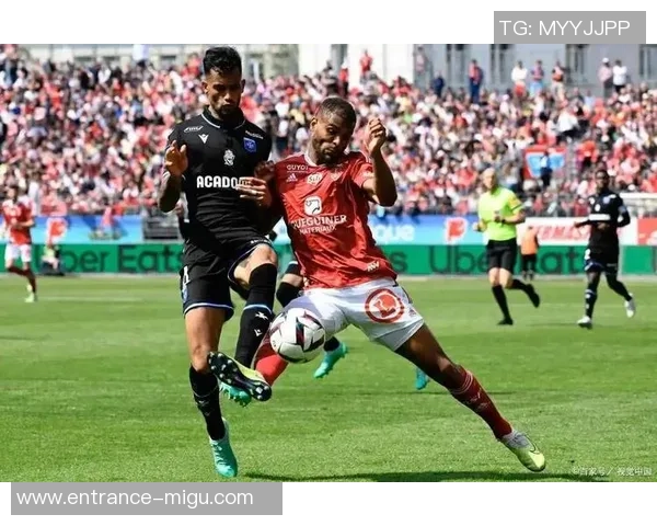 伊普斯维奇与西旺西的精彩对决揭示英冠联赛的激烈竞争与球队实力较量